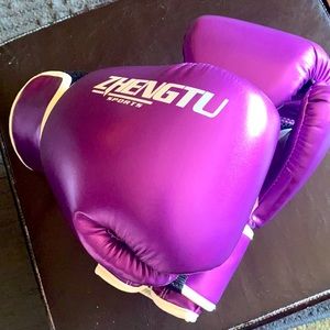 Chrome purple women's boxing gloves